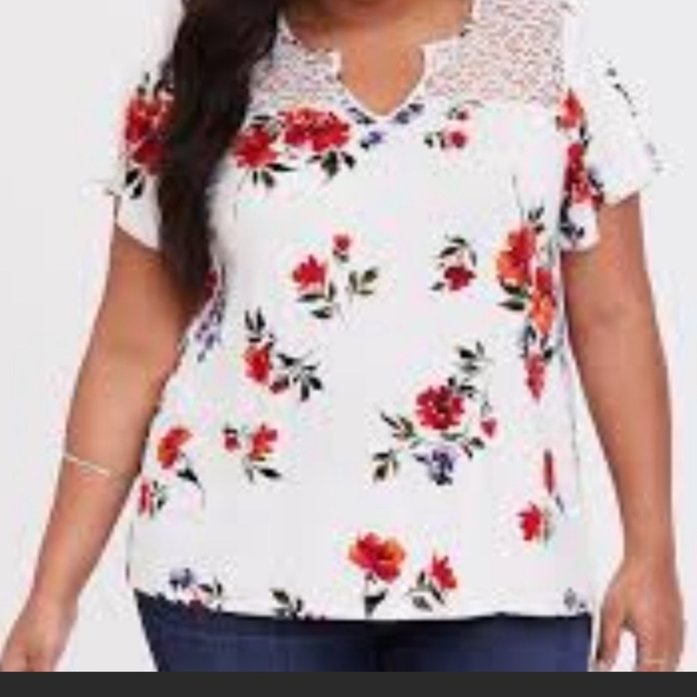 TORRID SIZE 2 White Soft Knit Top with Floral and Lace